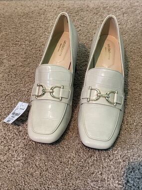 Liz Claiborne Cream Croc-Embossed Loafers with Gold Hardware